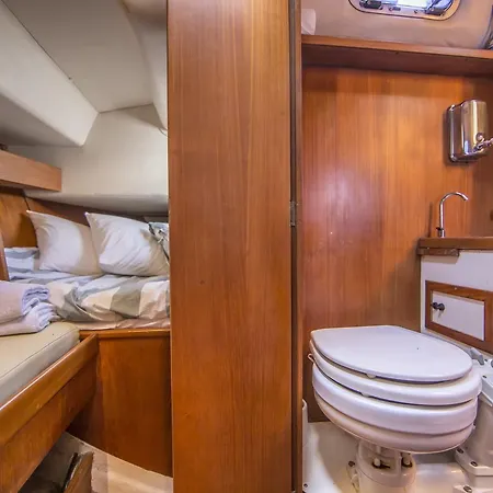 Sailboat Exclusive Experience Botel *