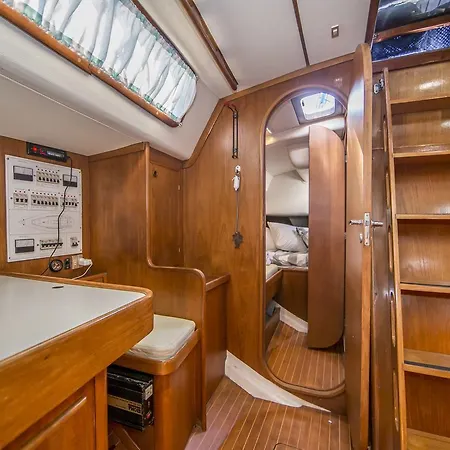 Botel Sailboat Exclusive Experience