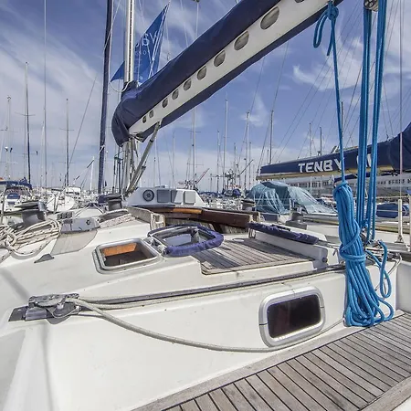 Botel Sailboat Exclusive Experience Lisbon